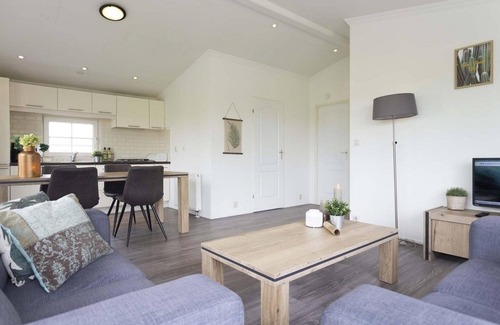 Avenhorn Chalet De Esquí | ✓ Landhuis at Park Westerkogge ✓ Holiday home for 4 people ✓ Located in Berkhout (North Holland) ✓ Waterfront holiday resort ✓ Book directly at the resort