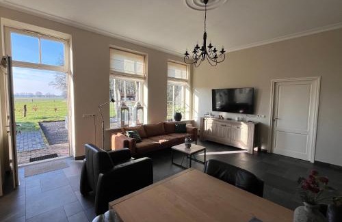 Losser Casa | Landhuis onder de lindeboom
