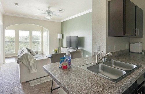Riverpark West Apartamento | Landing at Residences at River Park West - 1 Be...