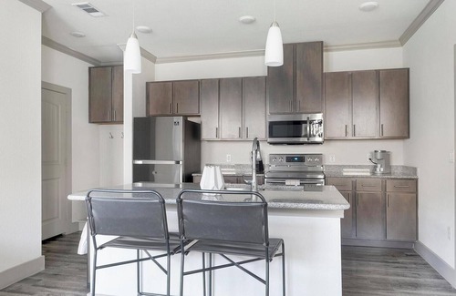 Shadow Glen Apartamento | Landing | Stunning 2BD, Gym, Pool