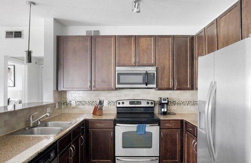 Park Central Apartamento | Landing | Amazing 2BD, Pool, Clubhouse