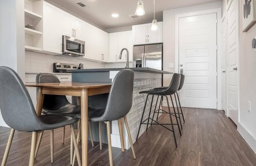 Wetmore Apartamento | Landing | Amazing 2BD, Yoga Studio, Pool