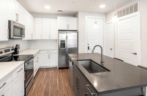 Wetmore Apartamento | Landing | Amazing 2BD, Yoga Studio, Pool