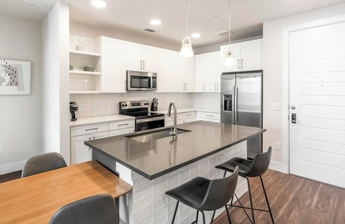 Wetmore Apartamento | Landing | Amazing 2BD, Yoga Studio, Pool