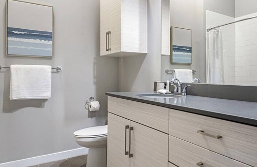 Overland Park Apartamento | Landing at Avenue 80 - Studio in Colonial Village