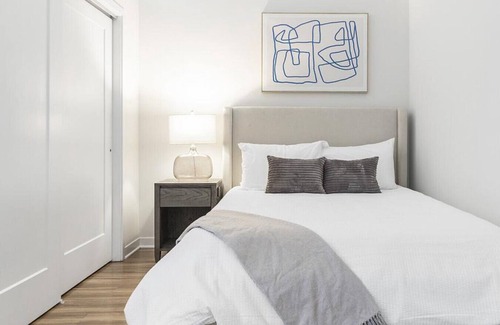 Overland Park Apartamento | Landing at Avenue 80 - Studio in Colonial Village