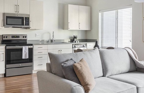 Overland Park Apartamento | Landing at Avenue 80 - Studio in Colonial Village