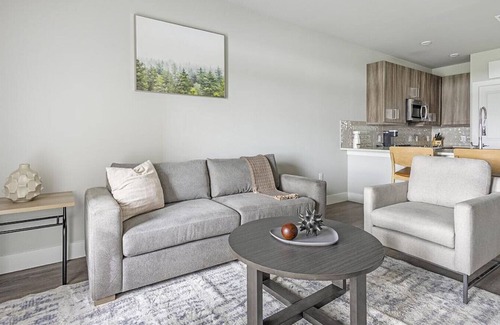 Katy Apartamento | Landing at Bellrock Market Station - 1 Bedroom in Downtown Katy