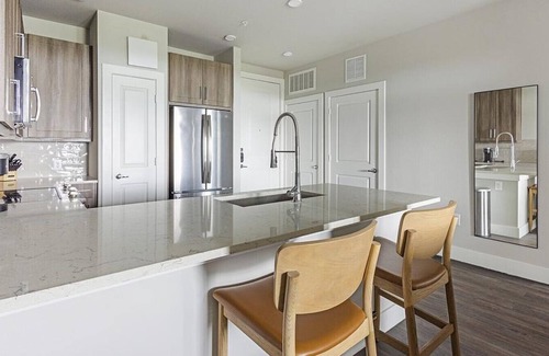 Katy Apartamento | Landing at Bellrock Market Station - 1 Bedroom in Downtown Katy