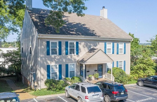 Green Hills Apartamento | Landing at Chowning Square - 3 Bedrooms in Green Hills