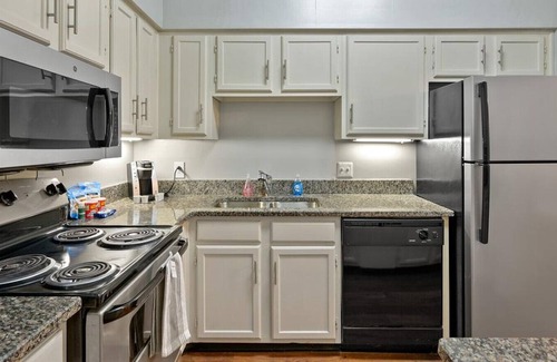Green Hills Apartamento | Landing at Chowning Square - 2 Bedrooms in Green Hills