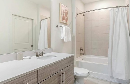 Crabtree Apartamento | Landing at Crabtree Lakeside Residences - 1 Bedroom in Northwest Raleigh
