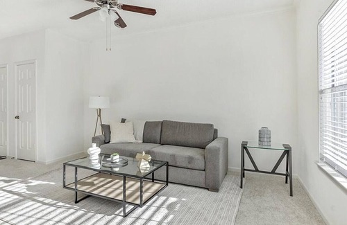 Jamestown Apartamento | Landing at Crowne at James Landing Apartments - 1 Bedroom in Downtown High Point