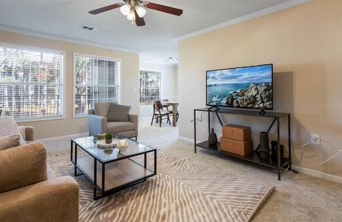 Jamestown Apartamento | Landing at Crowne at James Landing Apartments - 2 Bedrooms in Downtown High Point