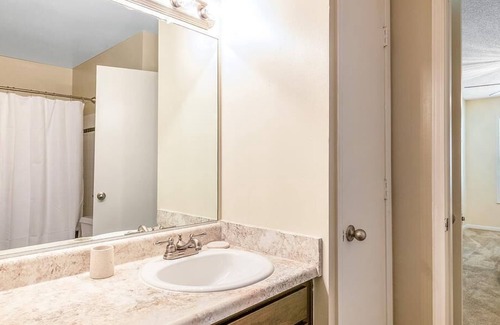 Winston - Salem Apartamento | Landing at Crowne Oaks - 2 Bedrooms in Downtown Winston Salem