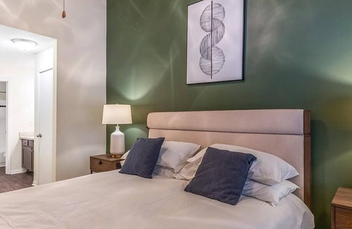 Winston - Salem Apartamento | Landing at Crowne Oaks - 2 Bedrooms in Downtown Winston Salem