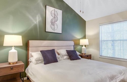 Winston - Salem Apartamento | Landing at Crowne Oaks - 2 Bedrooms in Downtown Winston Salem