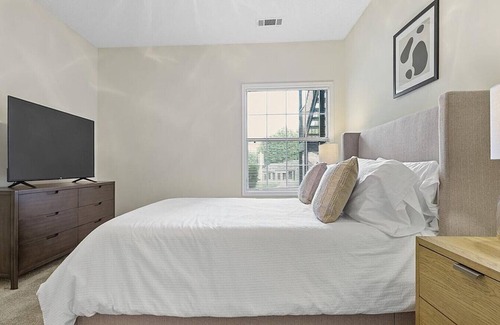 Winston - Salem Apartamento | Landing at Crowne Oaks - 2 Bedrooms in Downtown Winston Salem