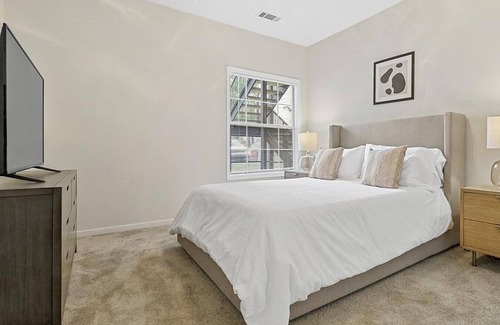 Winston - Salem Apartamento | Landing at Crowne Oaks - 2 Bedrooms in Downtown Winston Salem