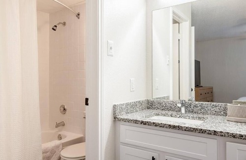 Fort Worth Apartamento | Landing at Dixon at Stonegate - 1 Bedroom in Downtown Fort Worth