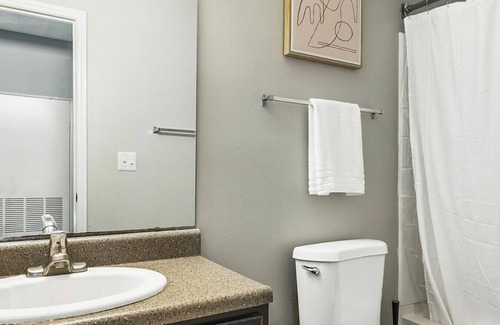 Greensboro Apartamento | Landing at Drawbridge Creek - 1 Bedroom in Downtown Greensboro