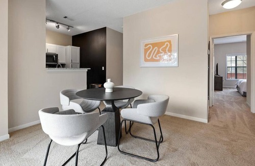 Brentwood Apartamento | Landing at Estates at Brentwood - 2 Bedrooms in Brentwood Highland Apartments