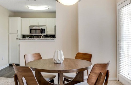 Brentwood Apartamento | Landing at Estates at Brentwood - 2 Bedrooms in Brentwood Highland Apartments