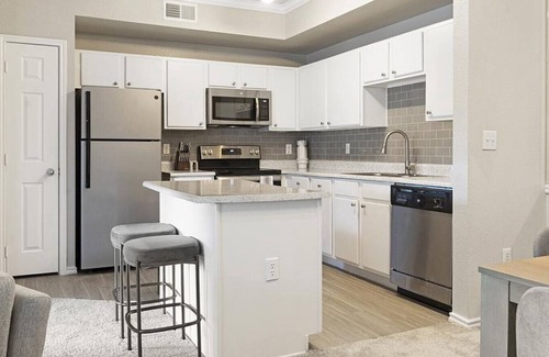 Euless Apartamento | Landing at Franciscan At Bear Creek - 2 Bedrooms in Downtown Euless
