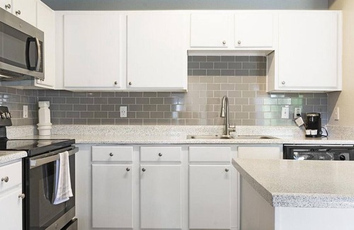 Euless Apartamento | Landing at Franciscan At Bear Creek - 2 Bedrooms in Downtown Euless