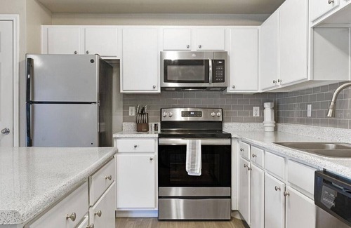 Euless Apartamento | Landing at Franciscan At Bear Creek - 2 Bedrooms in Downtown Euless