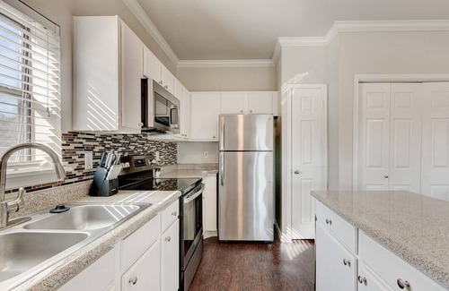 Euless Apartamento | Landing at Franciscan At Bear Creek - 1 Bedroom in Downtown Euless