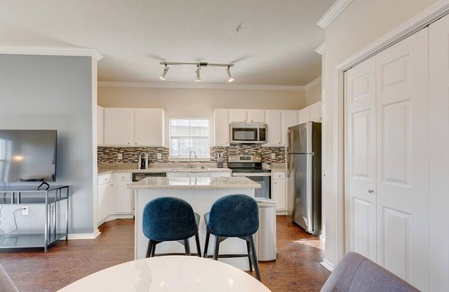 Euless Apartamento | Landing at Franciscan At Bear Creek - 1 Bedroom in Downtown Euless