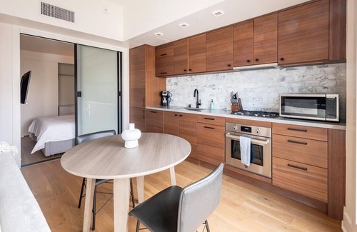 Fillmore District Apartamento | Landing at Konrad on the Park - 1 Bedroom in Cathedral Hill