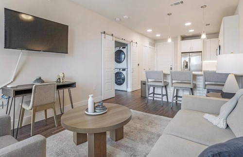 Wetmore Apartamento | Landing at La Tierna - 1 Bedroom in Northwest Side