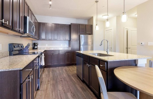 Gruene Apartamento | Landing at Lakeview Villas - 1 Bedroom in New B...