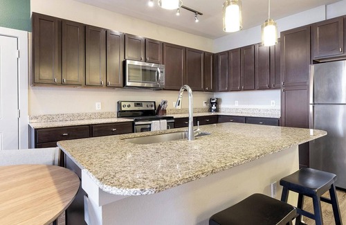 Gruene Apartamento | Landing at Lakeview Villas - 1 Bedroom in New B...