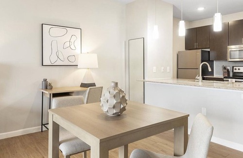 Wetmore Apartamento | Landing at Landmark Grandview - 1 Bedroom in North Central