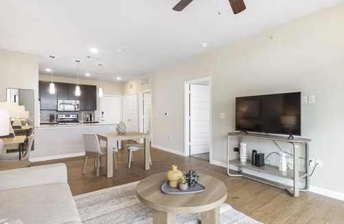 Wetmore Apartamento | Landing at Landmark Grandview - 1 Bedroom in North Central