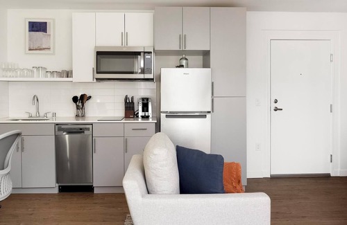 Mann Apartamento | Landing at Madrone - Studio in Central District