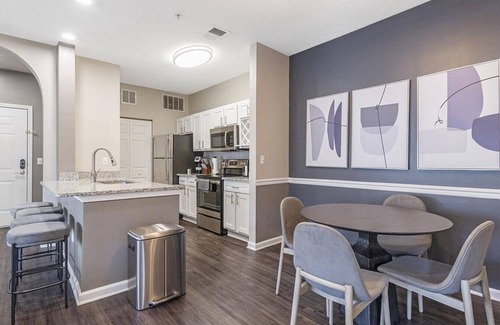 Jacksonville Apartamento | Landing at Oaks at Normandy - 2 Bedrooms in Rolling Hills