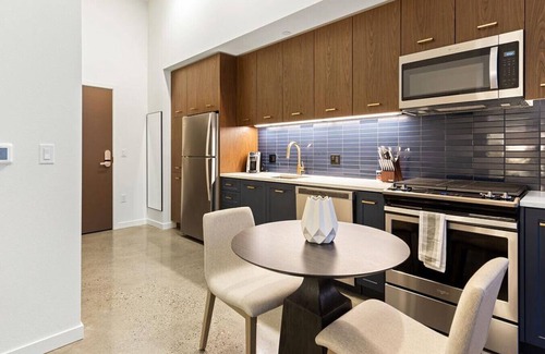Uptown Apartamento | Landing at Raleigh Slabtown - 1 Bedroom in Northwest Portland