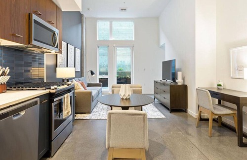 Uptown Apartamento | Landing at Raleigh Slabtown - 1 Bedroom in Northwest Portland