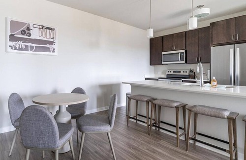 West Dundee Apartamento | Landing at Reserve Randall Road - 2 Bedrooms in Downtown West Dundee