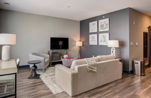 Fishers Apartamento | Landing at Spark Apartments - 1 Bedroom in Downtown Fishers