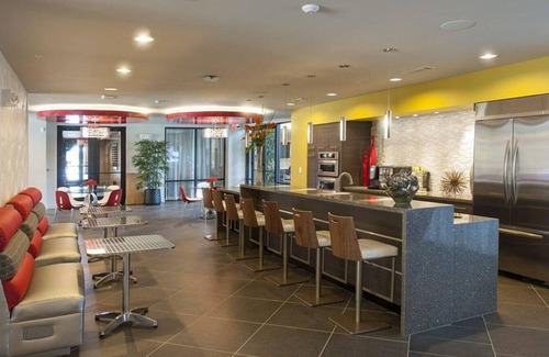 Sugar Land Apartamento | Landing at Telfair Lofts - 2 Bedrooms in Downtown Sugar Land