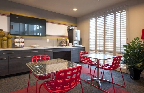 Sugar Land Apartamento | Landing at Telfair Lofts - 2 Bedrooms in Downtown Sugar Land
