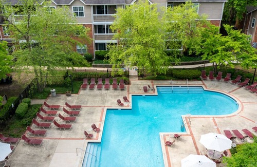 Chicago Apartamento | Landing at The Green at Chevy Chase - 2 Bedrooms in Downtown Buffalo Grove