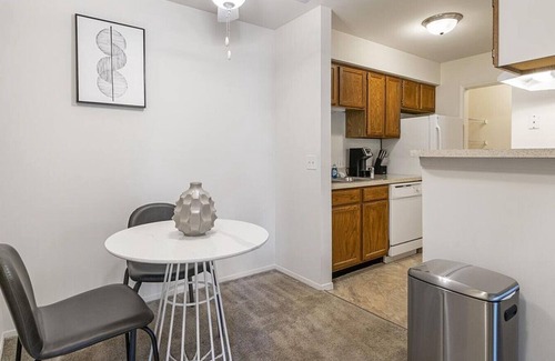 Chicago Apartamento | Landing at The Green at Chevy Chase - 2 Bedrooms in Downtown Buffalo Grove