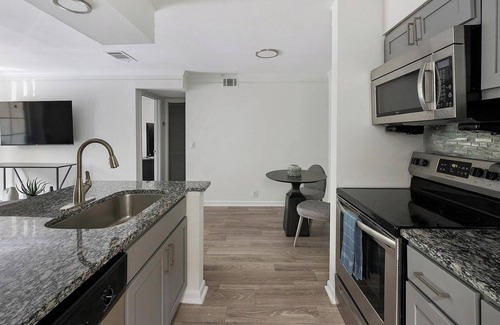 Green Hills Apartamento | Landing at The Metropolitan - 1 Bedroom in Nash...