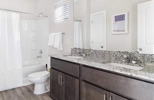 Clayton Apartamento | Landing at The Pines at Glen Laurel - 2 Bedrooms in Downtown Clayton